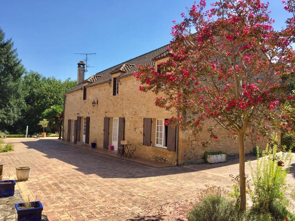 Gite Le Domaine Aubazen La Chapelle-Aubareil Exterior photo